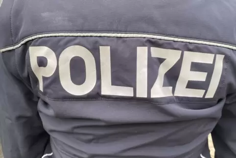 Die Polizei wertet nun Videoaufnahmen aus, um den Mann zu ermitteln, der eine 16-Jährige am Sonntag im Zug sexuell belästigt hab
