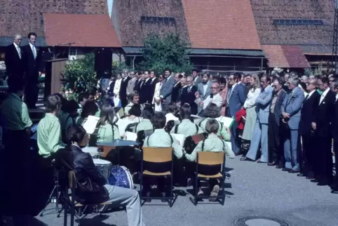 Pfingsten 1978 in Harthausen: Die Partnerschaft zwischen der Gemeinde und dem französischen Uchizy wird gegründet. 