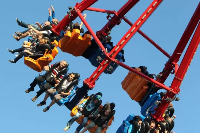 Wilde Runde: Fahrgeschäft beim Brezelfest.
