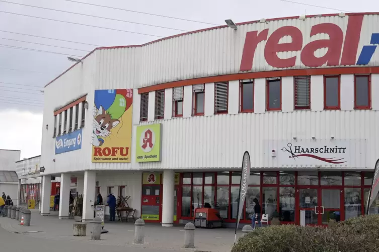 Der Realmarkt vor etwa zwei Jahren, damals der Anziehungspunkt f&uuml;r das Mutterstadter Gewerbegebiet. 