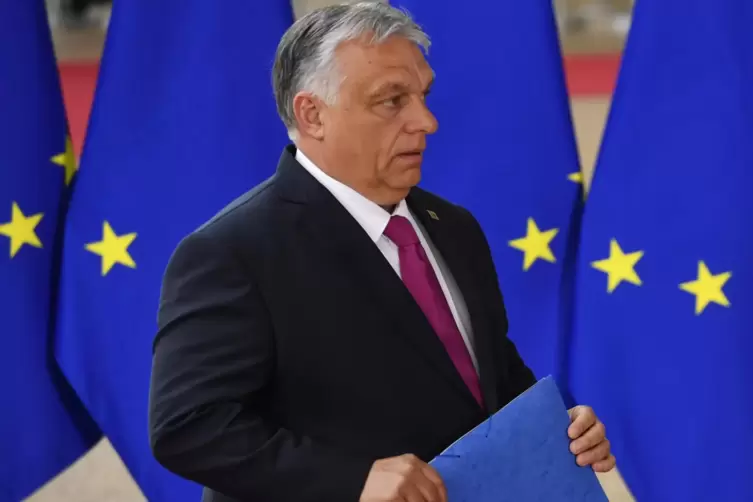 Viktor Orban, Premierminister von Ungarn, lässt 808 inhaftierte, zu jahrelangen Haftstrafen verurteilte Menschenschmuggler vorze