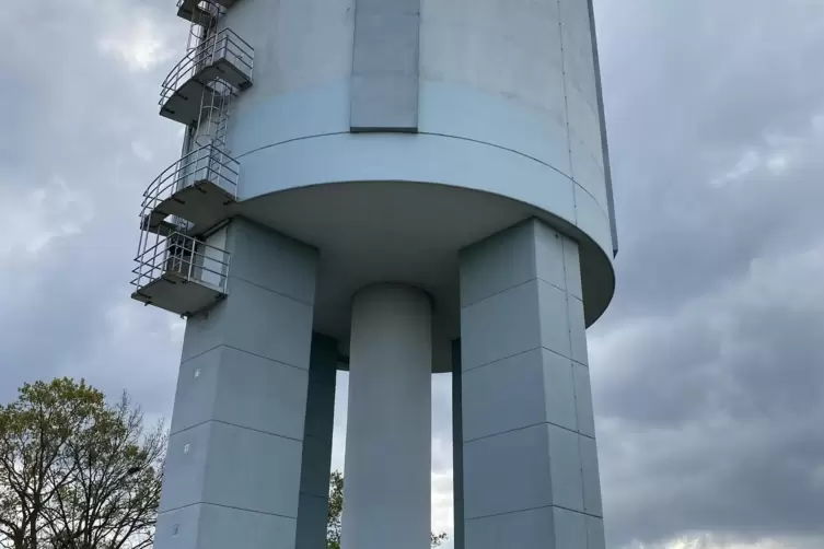 H&auml;lt den Druck: der Wasserturm am Hauptpumpwerk. 