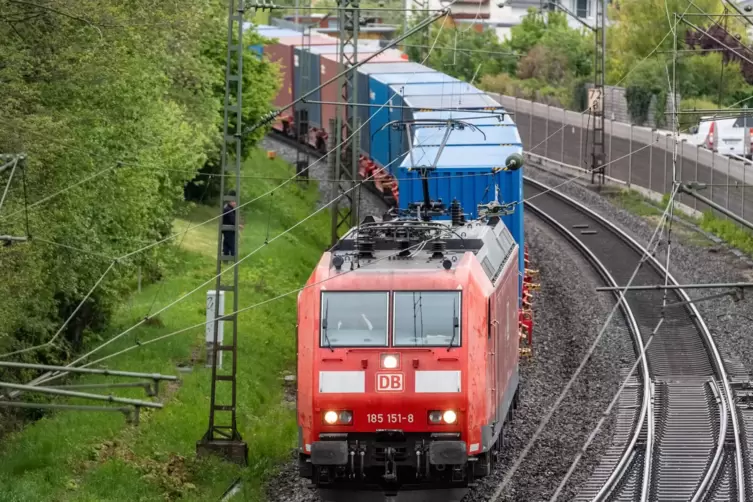 Güterzug: 250 Züge sollen täglich über die neue Trasse rollen.