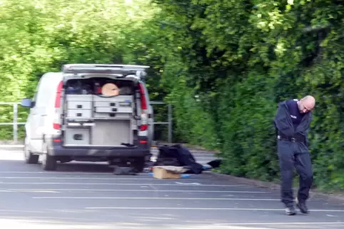 Spezialisten des Landeskriminalamts Rheinland-Pfalz haben den zweiten Sprengsatz gesprengt, um ihn unschädlich zu machen.