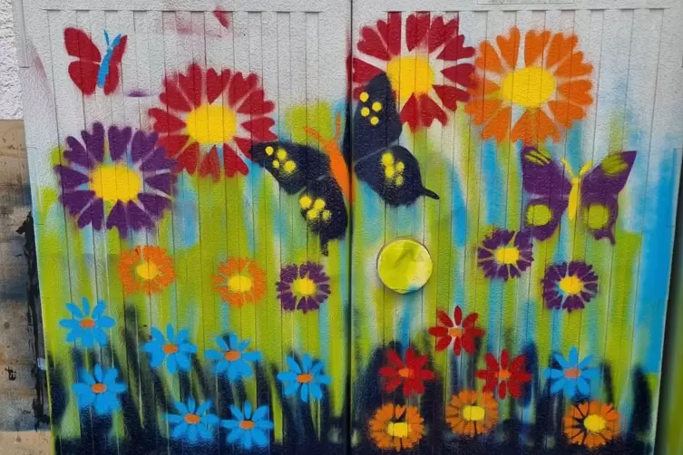 Sch&ouml;ne Natur: Blumen und Schmetterlinge.
