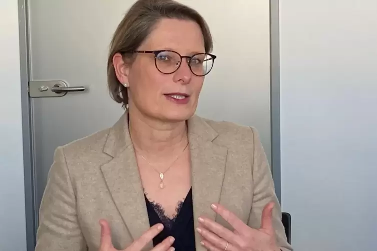 Zurzeit m&auml;chtig unter Druck: die rheinland-pf&auml;lzische Bildungsministerin Stefanie Hubig (SPD)