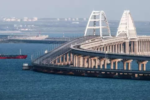 Die Brücke von Kertsch verbindet die Krim mit Russland. 
