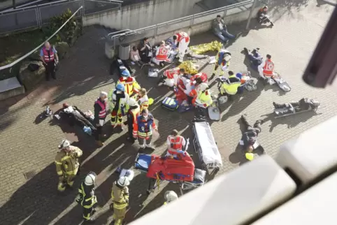 Kräfte der Freiwilligen Feuerwehr bei einer Katastrophenschutzübung.