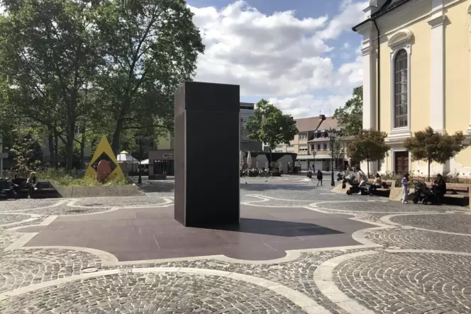 Soll noch attraktiver gestaltet werden: der Erkenbert-Brunnen unter seiner neuen Holzhaube. Soll noch attraktiver gestaltet werden: der Erkenbert-Brunnen unter seiner neuen Holzhaube.