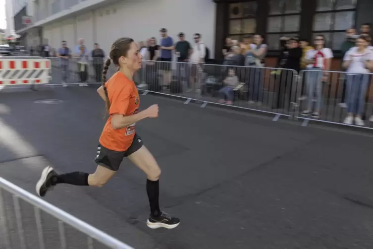 Julia Könnel war die schnellste Frau am Donnerstagabend. Nach 17:58 Minuten war sie im Ziel. 