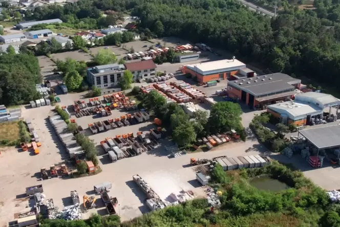 Die Jakob Becker GmbH & Co. KG bietet Dienstleistungen zur Entsorgung und Verwertung von verschiedenen Abfällen an. Die Luftbil