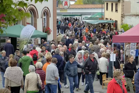 Der Grumbeeremarkt in Wallhalben – hier im Jahr 2015 – war auch Thema der Spardiskussion.