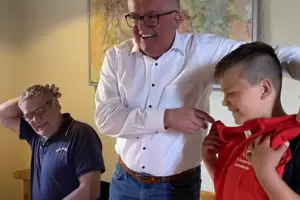 VTZ-Vorstandsmitglied Walter Hermann, Peter Stauch und „Junior-Marktmeister“ Hannes Wiese (von links). VTZ-Vorstandsmitglied Walter Hermann, Peter Stauch und „Junior-Marktmeister“ Hannes Wiese (von links).