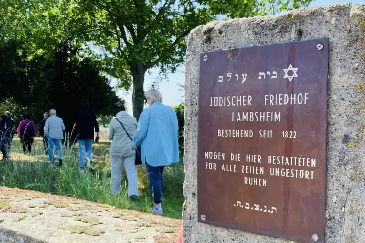 Der Besuch des jüdischen Friedhofs Lambsheim fand ohne Beteiligung der AfD statt.