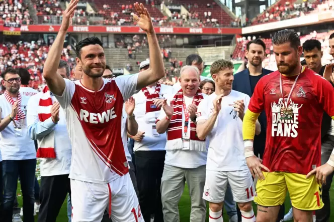 Jonas Hector (vorne links) wurde am Samstag beim 1. FC Köln verabschiedet. Als Jugendlicher war er für den SV Auersmacher aktiv.