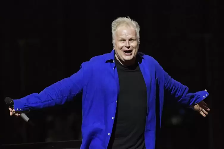 Kommt in meine Arme! Herbert Grönemeyer in der SAP-Arena. 