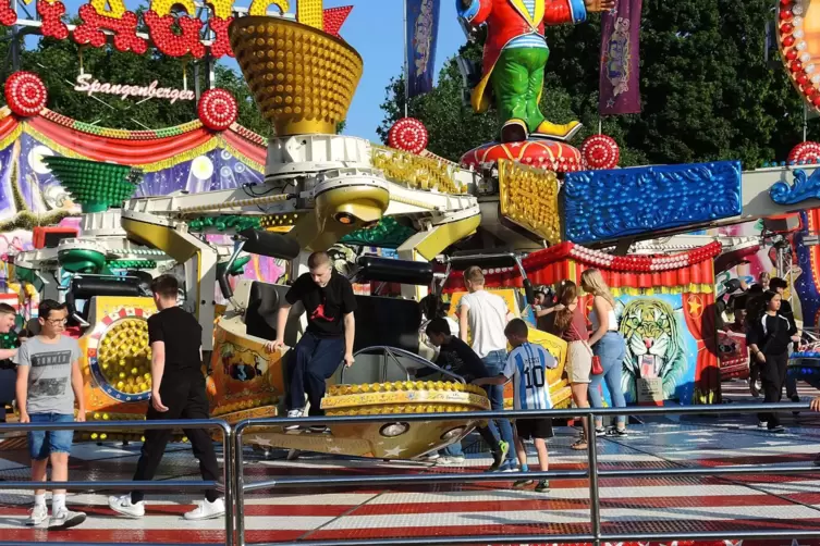 Das geh&ouml;rt zu einem guten Jahrmarktgesch&auml;ft dazu: Richtig bunt muss es sein.