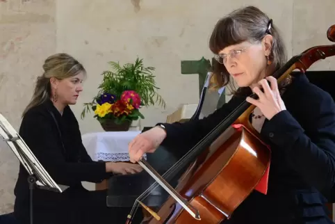 Spielen in Schwegenheim: Claudia Roesner (Klavier) und Rebecca Ferell-Henrich (Violoncello)