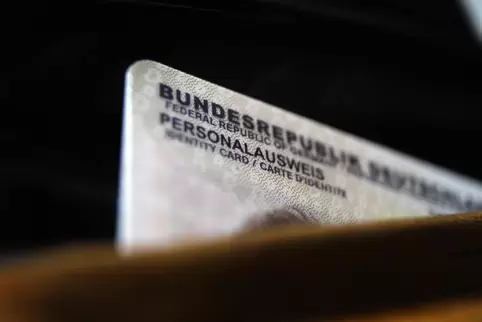 2022 erhielten so viele Menschen wie seit 20 Jahren nicht mehr einen deutschen Pass.