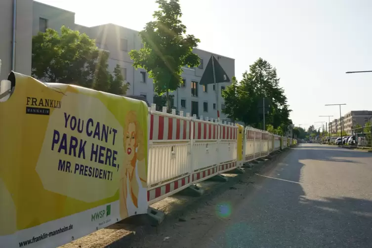 F&uuml;r viele Anwohner ist die Parksituation wohl nur noch mit Humor zu ertragen.
