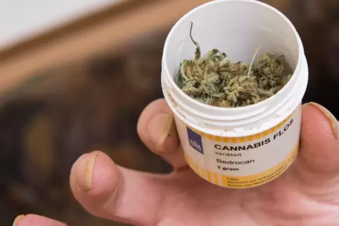 Cannabis kann als Medikament viele Symptome lindern, sagt Sanitätsrat Günter Gerhardt. 