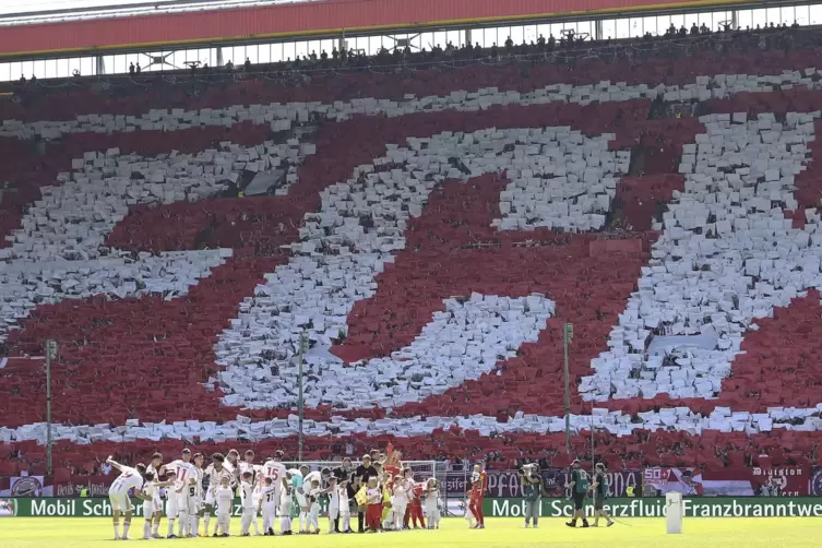 Die Fans des 1. FC Kaiserslautern waren erstklassig, im Gegensatz zu mancher Leistung der Mannschaft. Zum Saisonausklang gegen D