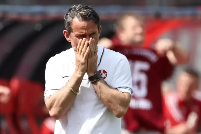 Wenn am 28. Juli die Saison 2023/24 beginnt, wird die Elf von Cheftrainer Dirk Schuster nicht auf einer Welle der Begeisterung s Wenn am 28. Juli die Saison 2023/24 beginnt, wird die Elf von Cheftrainer Dirk Schuster nicht auf einer Welle der Begeisterung s
