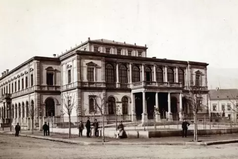 Zwei Jahre nach seiner feierlichen Eröffnung: der Saalbau um 1875. 