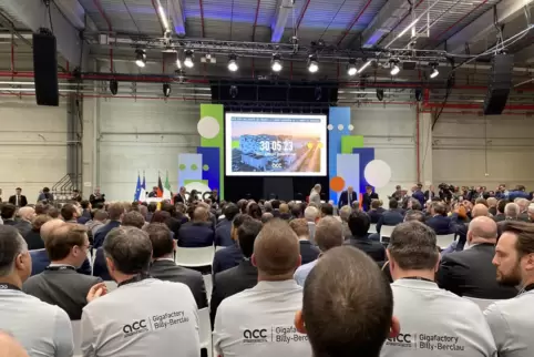 Blick in die Halle kurz vor der Einweihungsfeier.