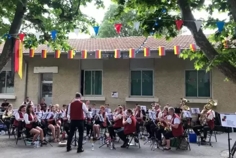 Das Erwachsenen-Orchester beim Konzert in Rognac.