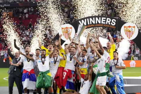 FC Sevilla zum Siebten: Mal wieder die Europa League gewonnen. 
