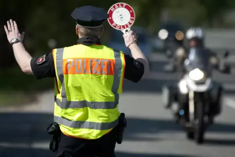 Die Polizei sucht Zeugen des Motorraddiebstahls. 