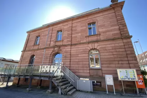 Wer nimmt in den kommenden acht Jahren auf dem Chefsessel im Rathaus Platz?