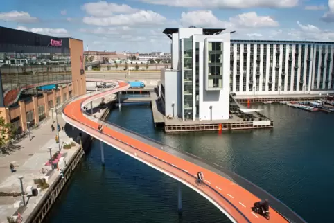 Diese Abbildung einer Radbrücke in Kopenhagen hält die FWG für irreführend. 