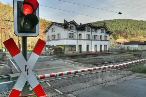 Der ehemalige Bahnübergang in Weidenthal.