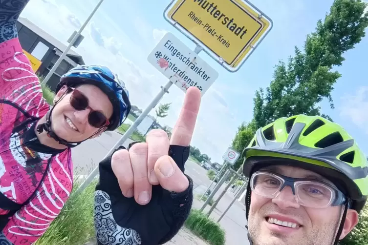 Start der Tour durch den Kreis ist Mutterstadt, wo Mich&egrave;le und Michael Bischof wohnen. 
