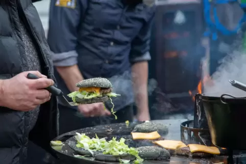 Bei Streetfood denkt man oft an Burger - hier beim Streetfood-Festival in Zweibrücken Ende 2018 –, aber in Dellfeld gibt es eher