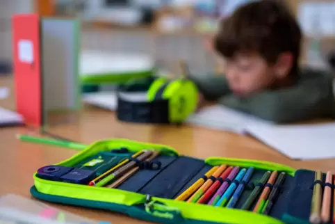 Bei dem Betreuungsangebot gibt es täglich ein Mittagessen, die Kinder können spielen oder ihre Hausaufgaben erledigen, wenn sie 