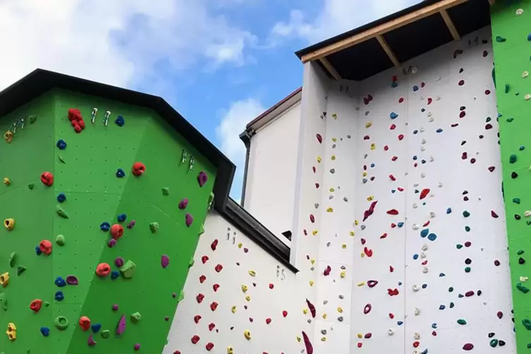 Wird gut angenommen: die Kletterwand an der TSG-Halle.