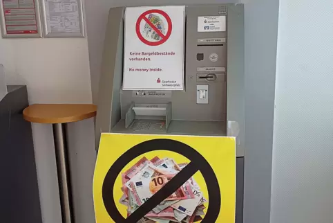  Der Geldautomat von Sparkasse und VR-Bank in Niederauerbach. 