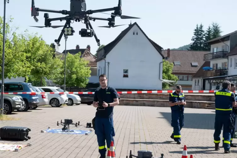 Das THW Hauenstein übt mit Drohnen auch die Suche nach Brandstiftern. 