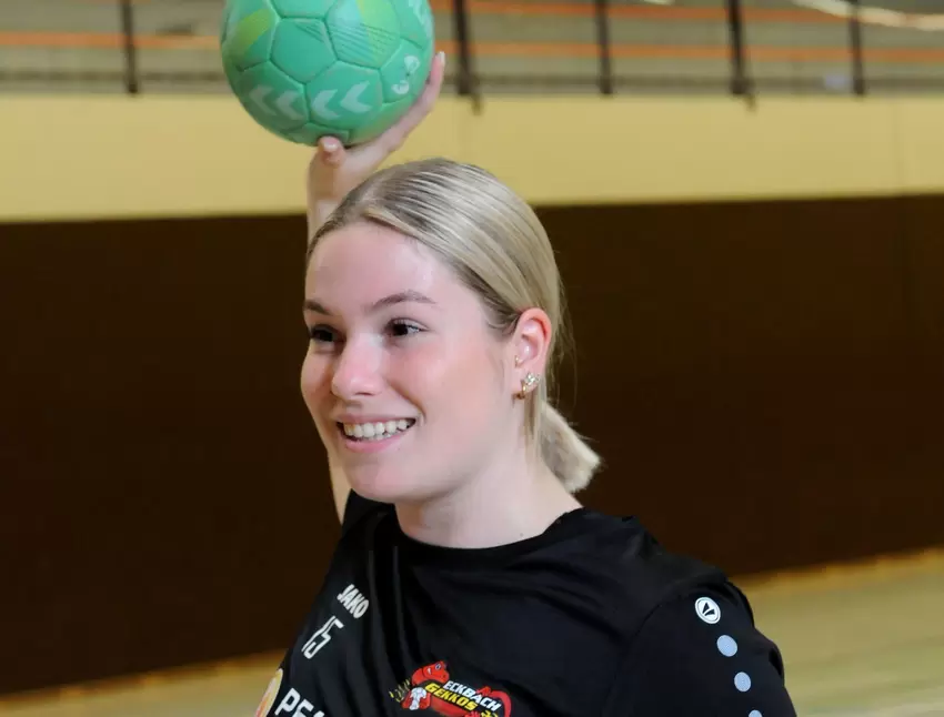 Begeisterte Handballerin bei der HSG Eckbachtal: Sonja Erbach beim Training in Freinsheim.