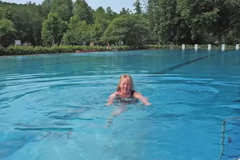 Sabine Kaspar aus Zweibrücken hatte das Schwimmerbecken gegen 12 Uhr für sich alleine.