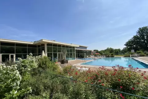 Weil für den Außenbereich im Heidespaß eine Aufsicht gebraucht wird, schließt das Hallenbad früher. Es fehlt Personal. 