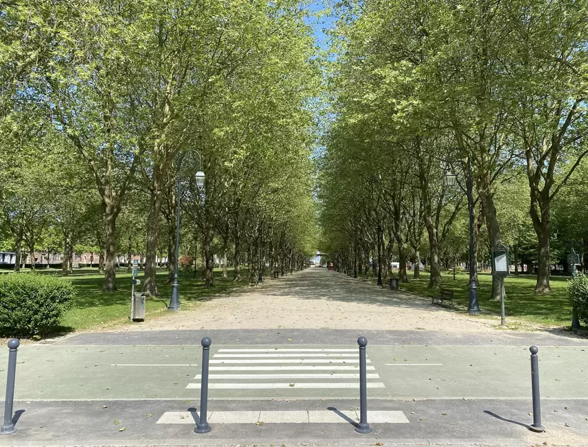 Symmetrische Gärten und Parks anlegen? Das können die Franzosen! Hier beispielsweise der Parc des Camps Elysées.
