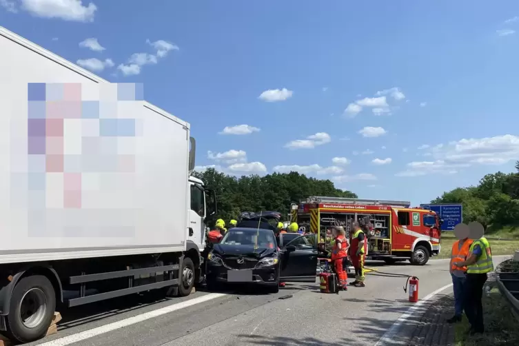 Unfall auf der A8 in Fahrtrichtung Zweibrücken.