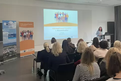 Vom Austausch profitieren: Das zweite Netzwerk-Treffen rief die „Führungsfrauen Westpfalz" am 11. Mai an der Uni zusammen. 