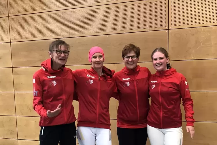 Das Friesenheimer Team mit Bettina Fichtel, Sonja Tippelt, Betreuerin Renate Alles sowie Emma Oberthür (v.l.). 
