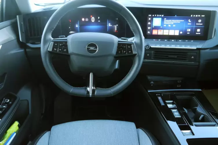 Nicht &uuml;berfrachtet: das Cockpit. 