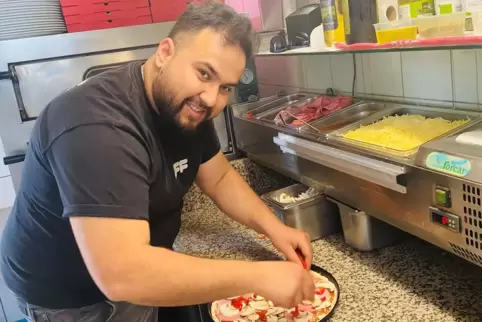 Ali Dagci hat seine Bestimmung gefunden – die Gastronomie. Seit 2021 führt er die Pizzeria Calabria zum Trifelsblick in Ranschba